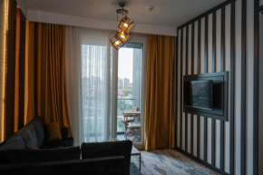Lovely 1+1 Apartment w/Terrace near MaIl of IST